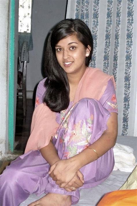 Indian girl pussy show pics